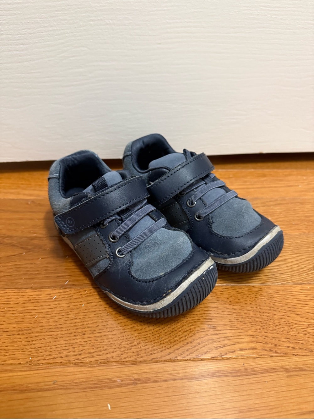 Stride Rite Sneakers - Picture 2 of 6
